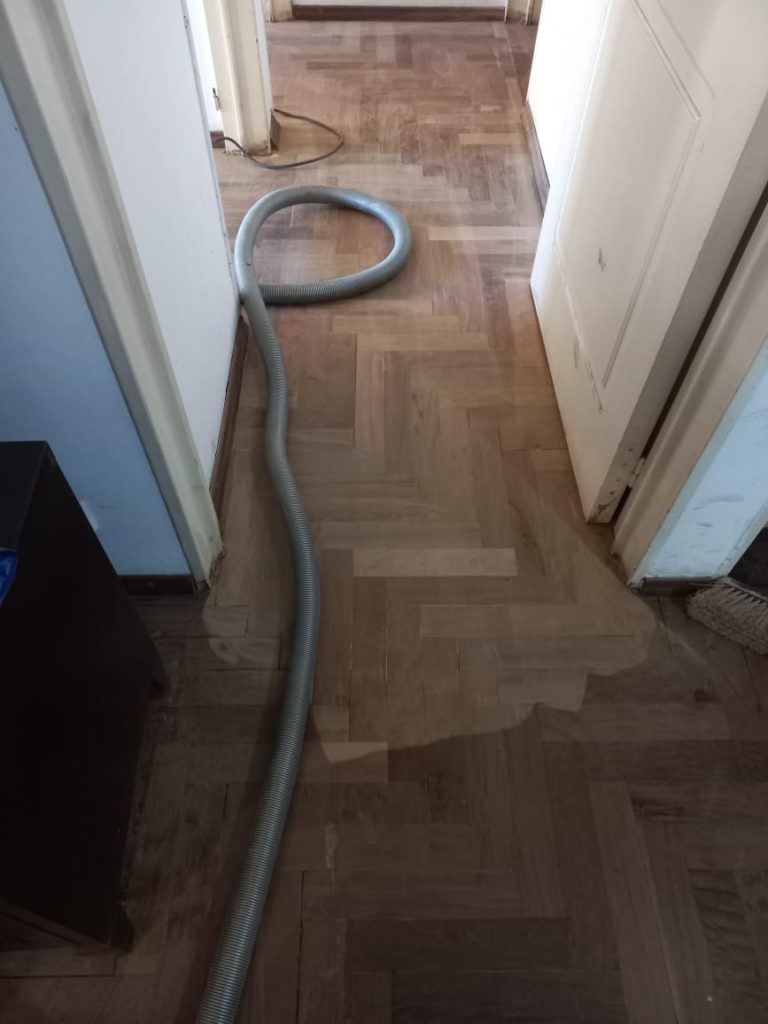 Pulido e Hidrolaqueado en Parquet de Lapacho