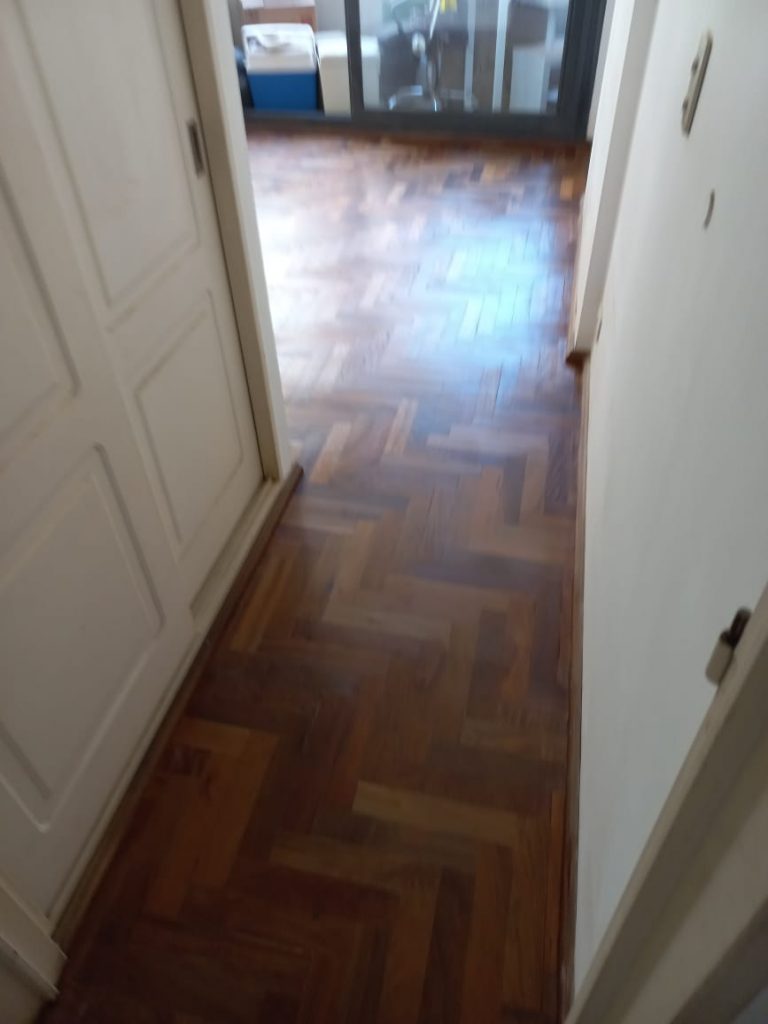 Pulido e Hidrolaqueado en Parquet de Lapacho