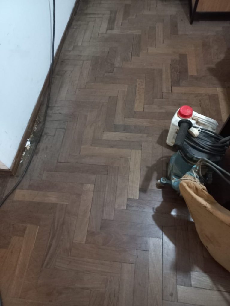 Pulido e Hidrolaqueado en Parquet de Lapacho