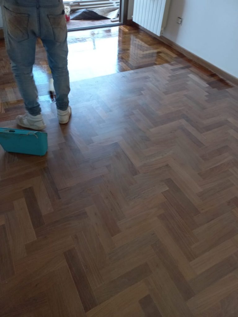 Pulido e Hidrolaqueado en Parquet de Lapacho