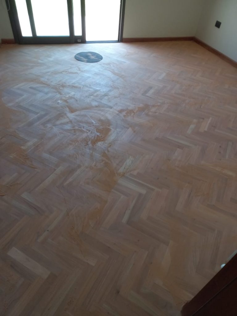 Pulido e Hidrolaqueado en parquet de Viraro