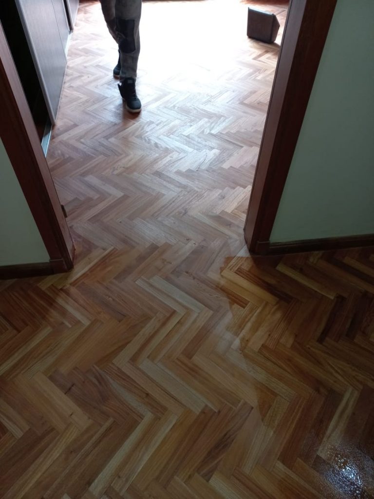 Pulido e Hidrolaqueado en parquet de Viraro